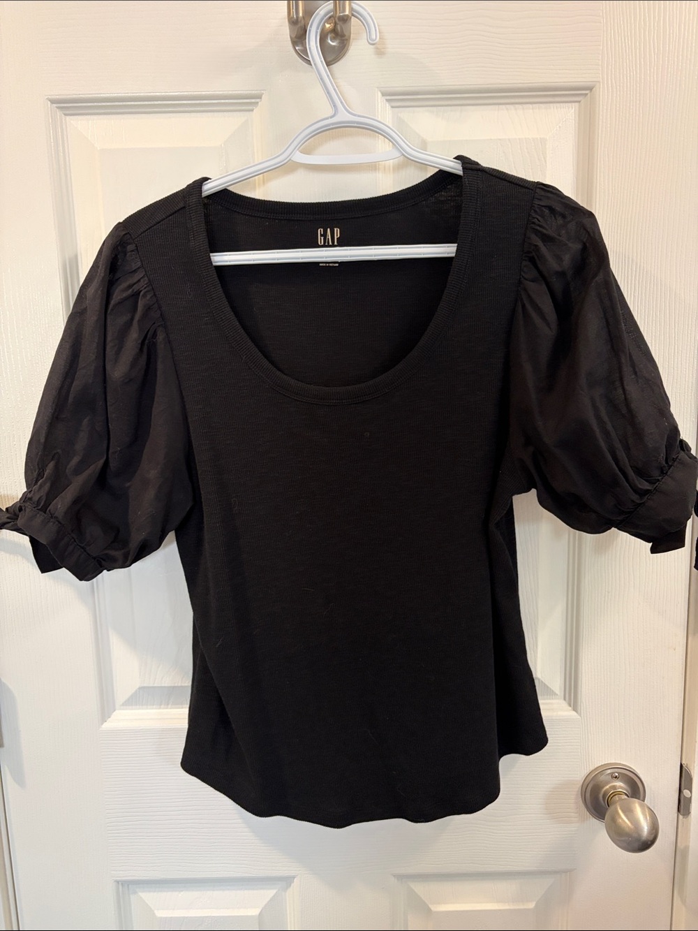 GAP Black Scoop Neck Puff Sleeve Top